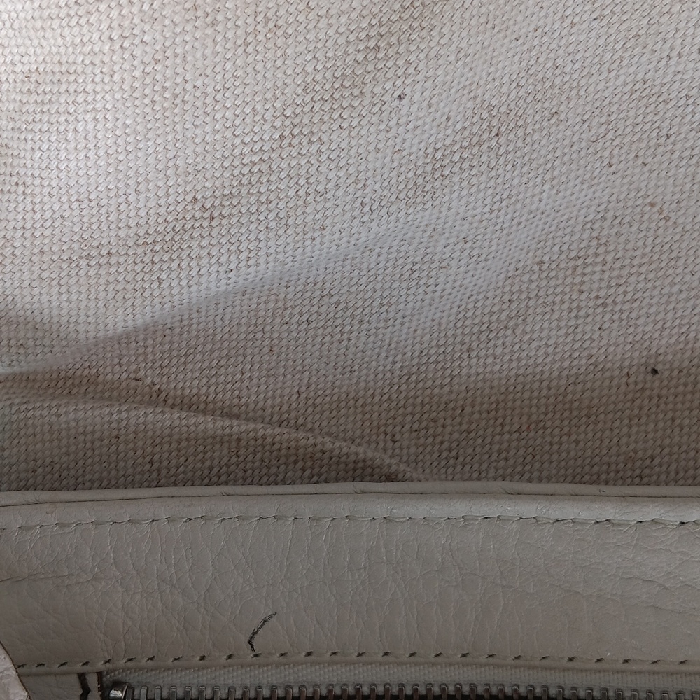 Michael Kors Creamy White Shoulder Bag with Silver Hardware. Preloved - Picture 6 of 9